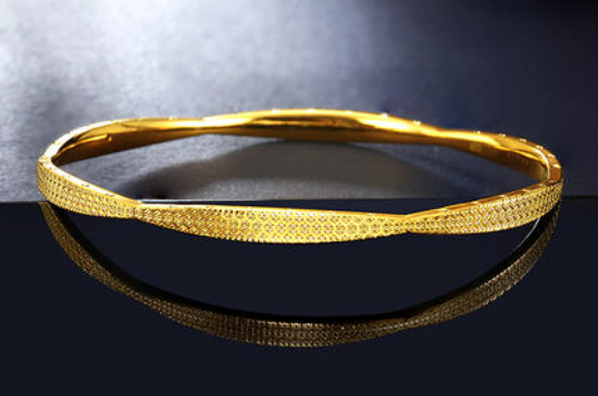 黄金手镯上有红色锈迹怎么办