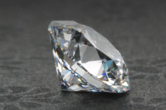 钻石那么硬用什么切割