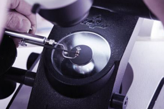 钻石那么硬用什么切割