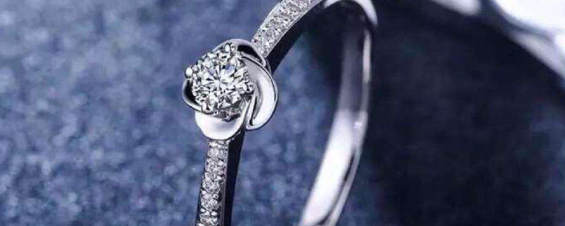 花朵造型钻戒寓意