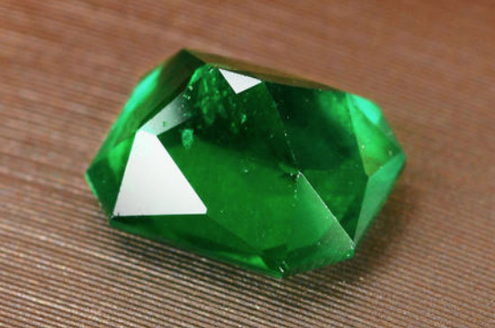 祖母绿是翡翠还是宝石