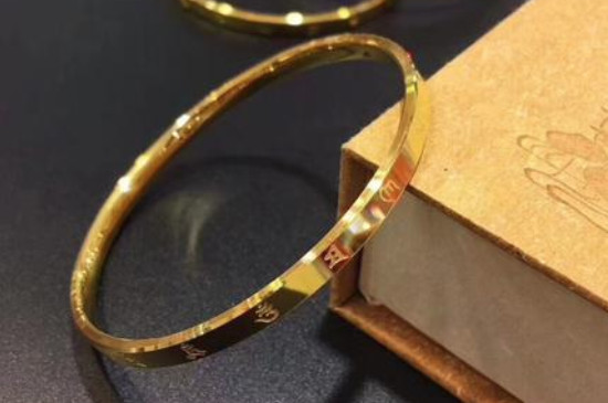 金手链可以和银手链一起戴吗