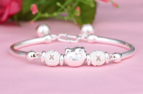 金手链可以和银手链一起戴吗