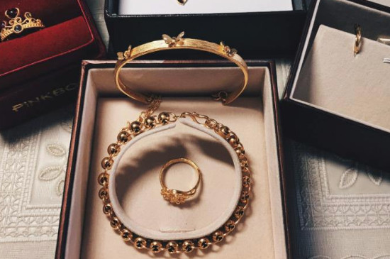 黄金和银饰戴到一起有影响吗