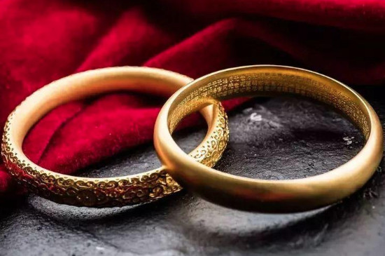 黄金手镯和翡翠手镯能一起戴吗