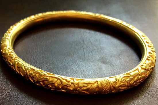 黄金手镯圈口买大还是买小