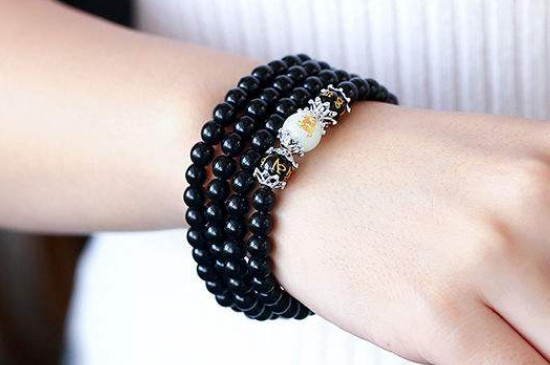 黑曜石可以和其他水晶一起佩戴吗