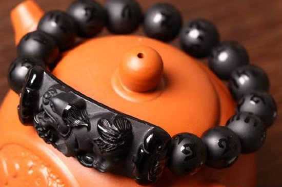 黑曜石可以和其他水晶一起佩戴吗