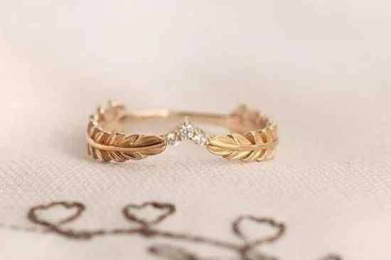 羽毛造型的黄金戒指寓意是什么