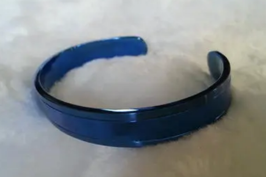 钛合金手镯是黄金吗