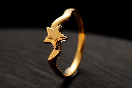 黄金天天碰水会怎么样