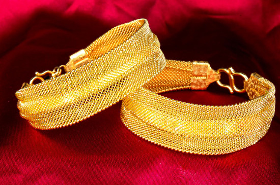 黄金天天碰水会怎么样