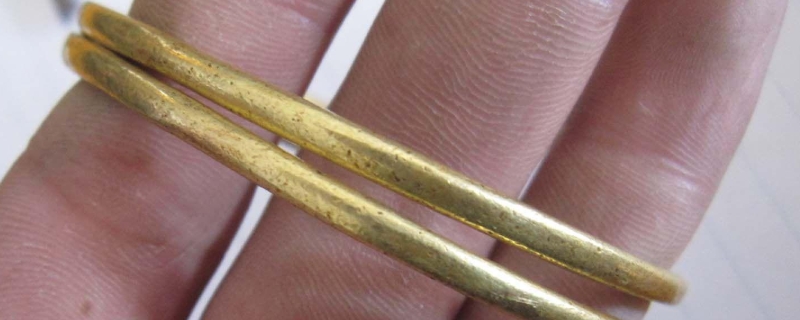 黄金手镯磕了小坑怎么修复