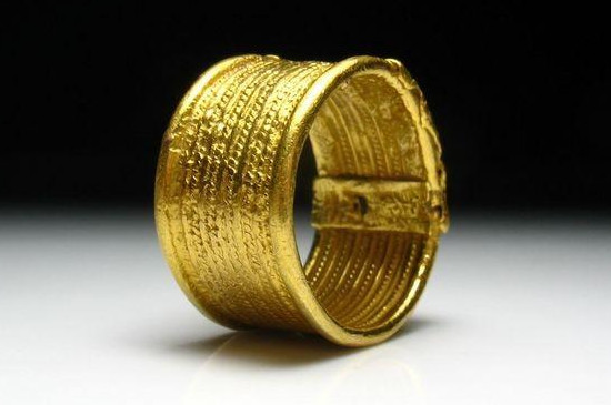 港金是什么金掉色吗