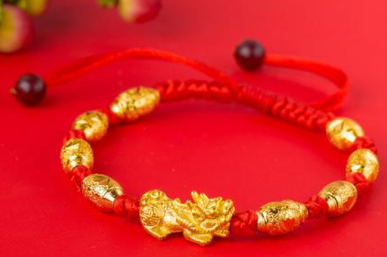 黄金手链适合戴在哪只手,戴左手能起到保养作用