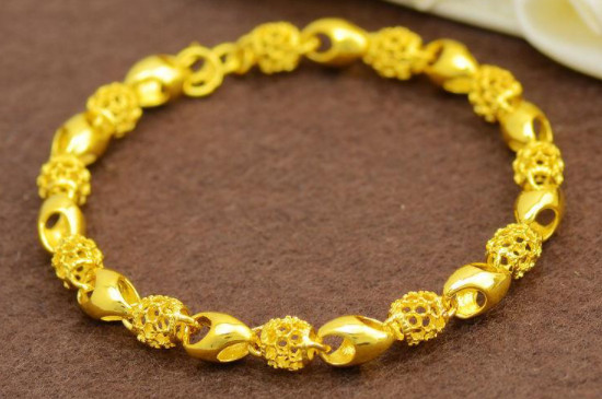 女孩适合戴什么黄金手链,简约大气的手链最经典