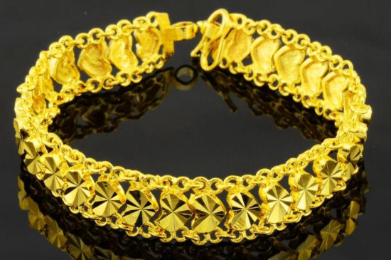 女孩适合戴什么黄金手链,简约大气的手链最经典