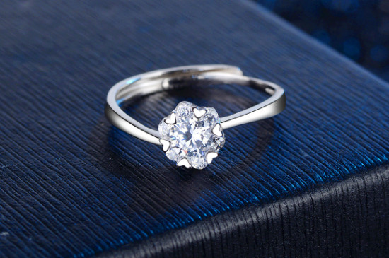 雪花款钻戒的寓意