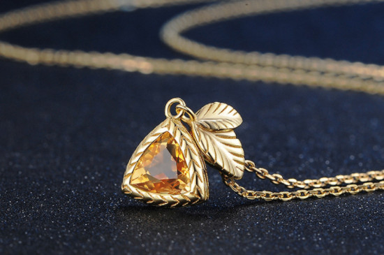 黄金掉色漏出银色是什么情况