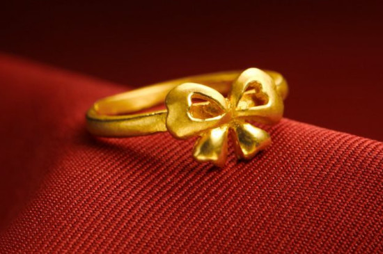 黄金掉色成银色咋回事