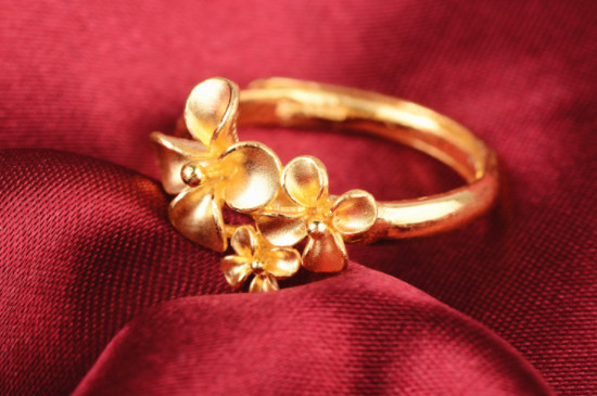 黄金变白自己会恢复吗