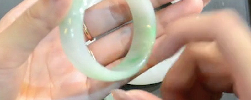 女人戴玉手镯的好处