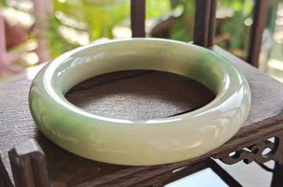 佘太翠和和田玉有什么区别