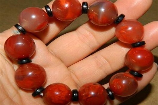南红玛瑙怎么鉴别真假，3个方法教你更快辨别