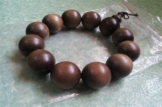 金丝檀木手串功效
