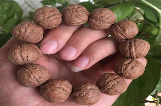 把玩核桃手串有什么好处