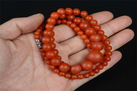 戴南红有什么寓意