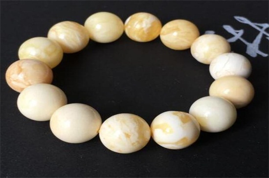 蜜蜡手串的功效与作用