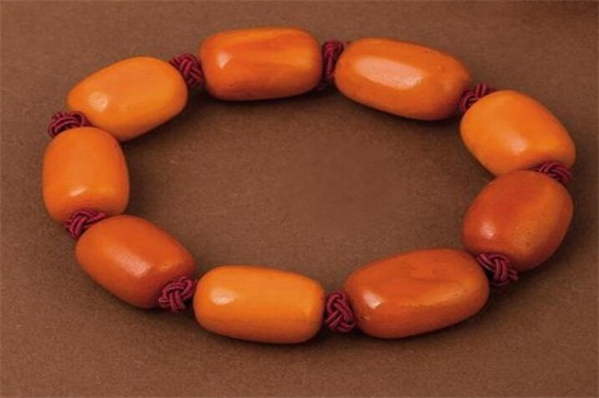 蜜蜡手串的功效与作用
