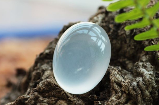 钠长石玉和翡翠的区别