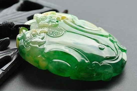 钠长石玉和翡翠的区别