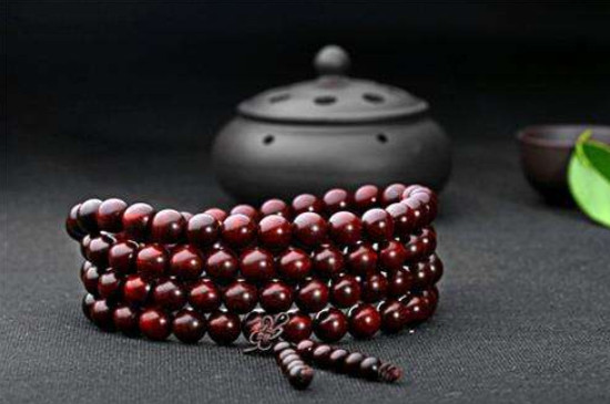 小叶紫檀可以和玛瑙一起戴吗