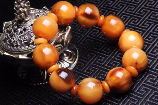 黄金甲手串是什么材质