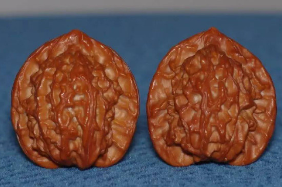 文玩核桃没有阴干就上手盘