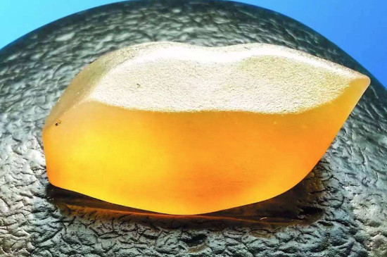 金丝玉可以戴着洗澡吗