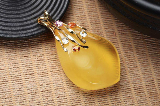 琥珀真假的肉眼鉴别