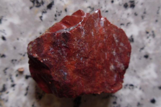 什么属相不能佩戴朱砂石，佩戴朱砂需要注意什么