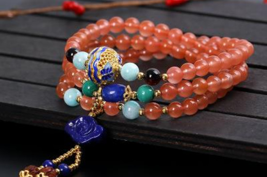 南红手链辟邪吗，南红手链的作用有哪些