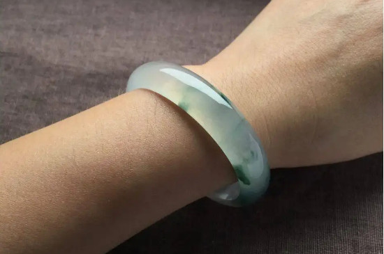 翡翠手镯的种类分为哪几种