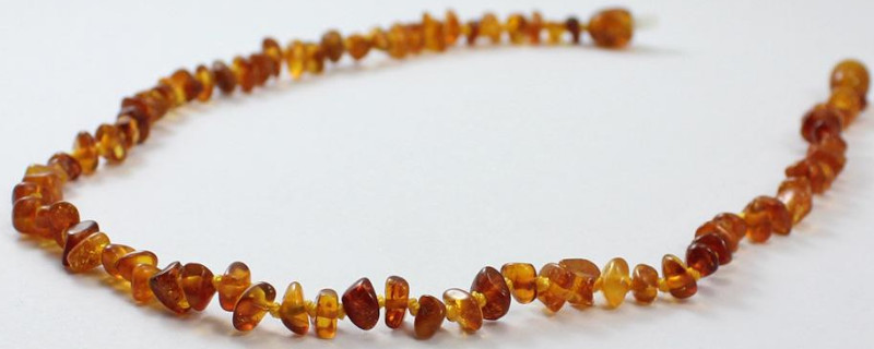 戴琥珀项链对人体有什么好处