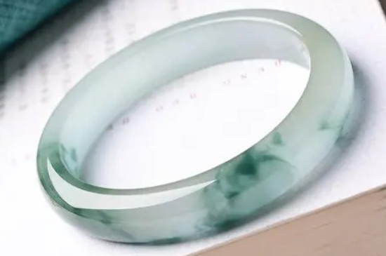 玉镯有裂纹能养回来吗