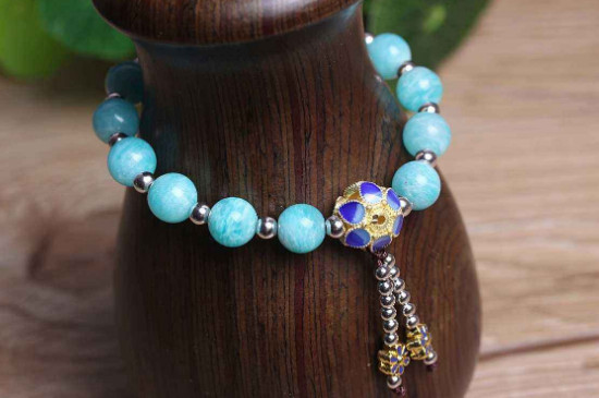 天河石能和翡翠一起戴吗