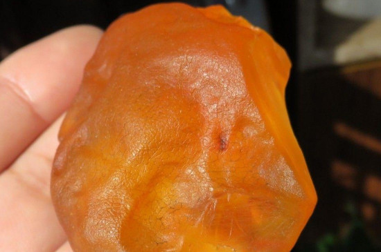 蜜蜡是石头还是什么材质