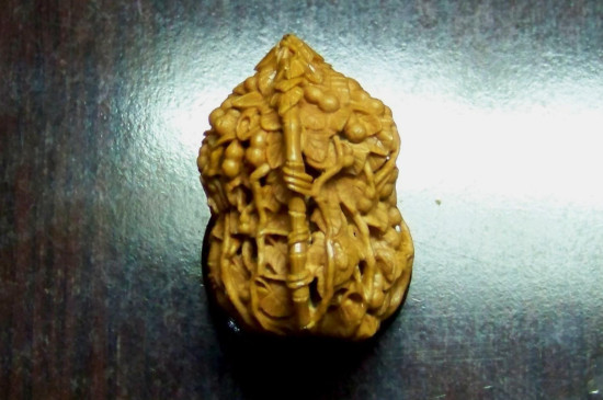 文玩核桃多大尺寸合适