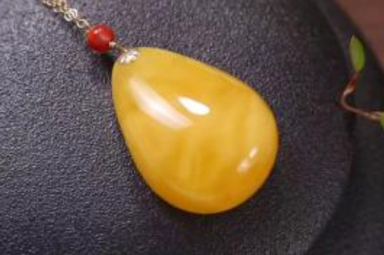 蜜蜡沾水发粘怎么回事