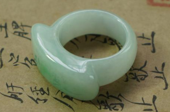 戴玉手镯对女性有什么坏处